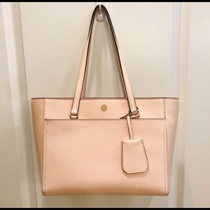 Tory Burch Robinson Tote like new condition !